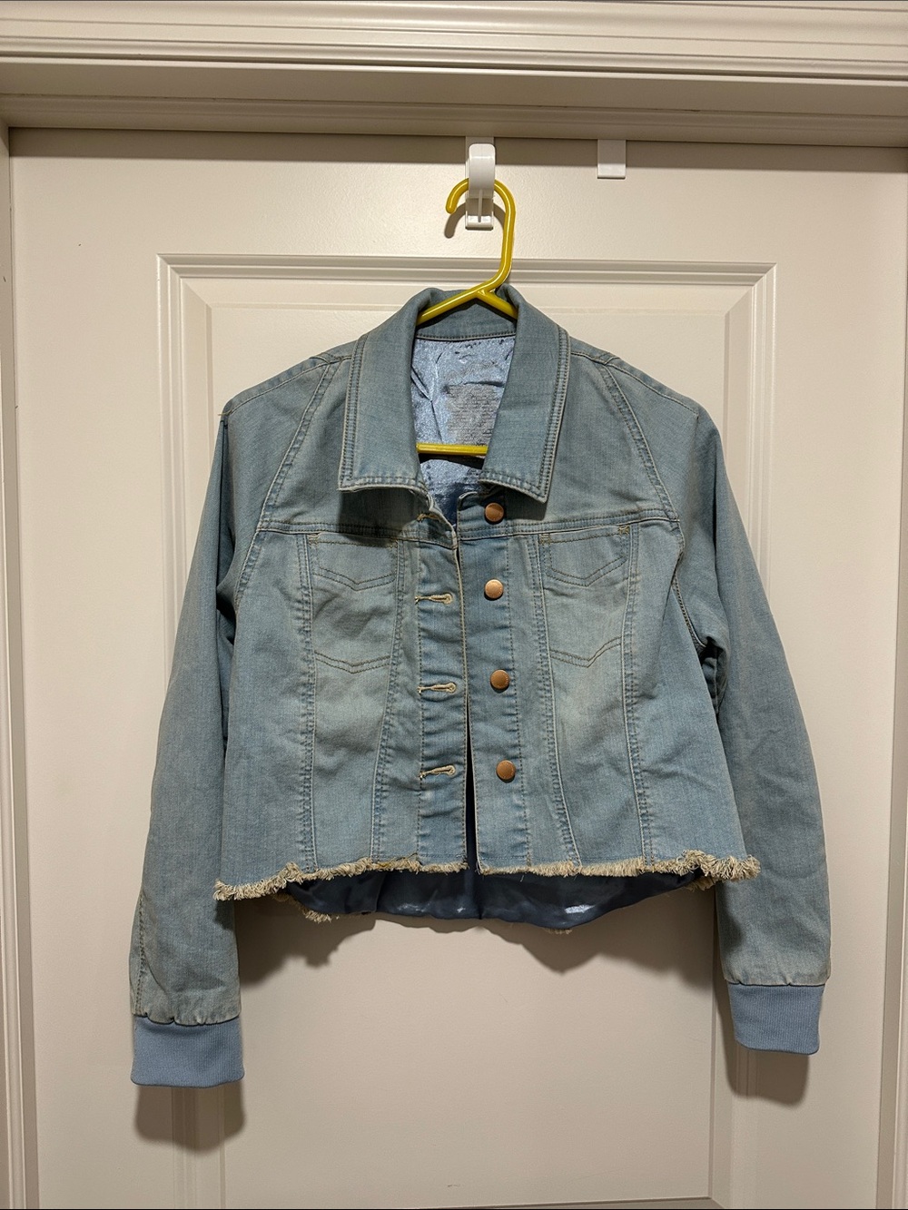 Universal Thread Light Wash Cropped Denim Jacket with Frayed Hem